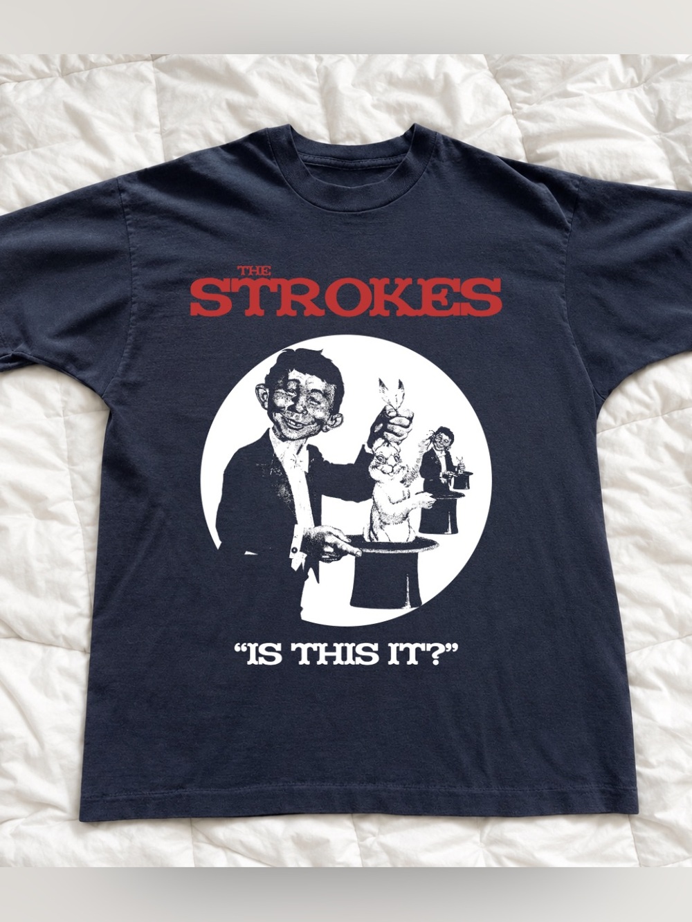 Gildan Balck The Strokes 'Is This It?' Graphic Tee, Retro Vintage Style Shirt